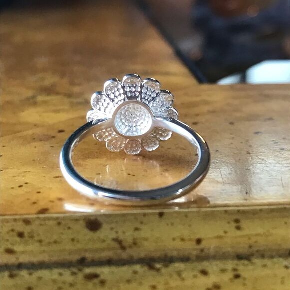 Natural Diamond Accent Sterling Silver Flower Ring Size 6 - Picture 3 of 9